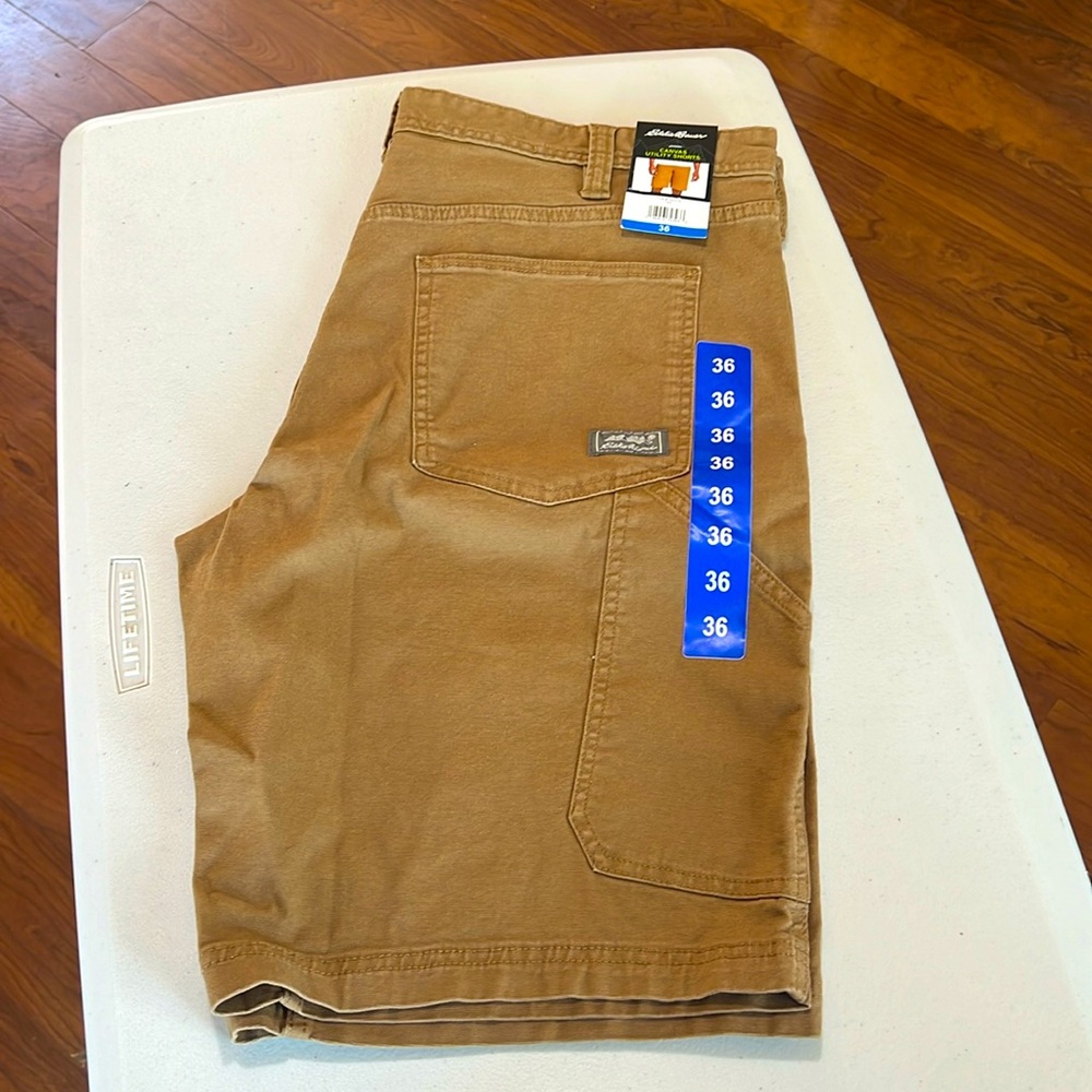 Men’s Eddie Bauer canvas utility Shorts, size 36 tan brown